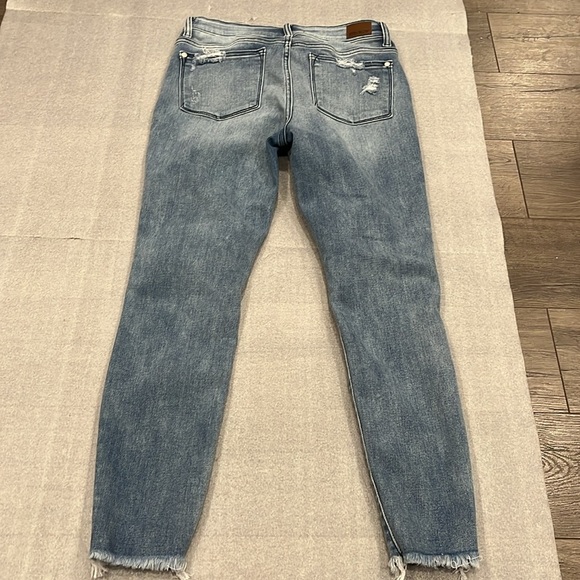 [5/27]Judy Blue Skinny Fit Light Washed Distressed mid Rise Stretch Jeans - Picture 7 of 8